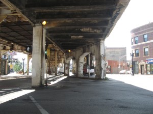 Leland and Broadway, looking west. The CTA has planned a steal beam a few feet in front of the Barry Building (right).